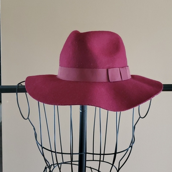 Kendall & Kylie hat - Picture 2 of 5